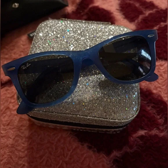 Ray-Ban Blue Unisex brand new Sunglasses - Picture 1 of 16